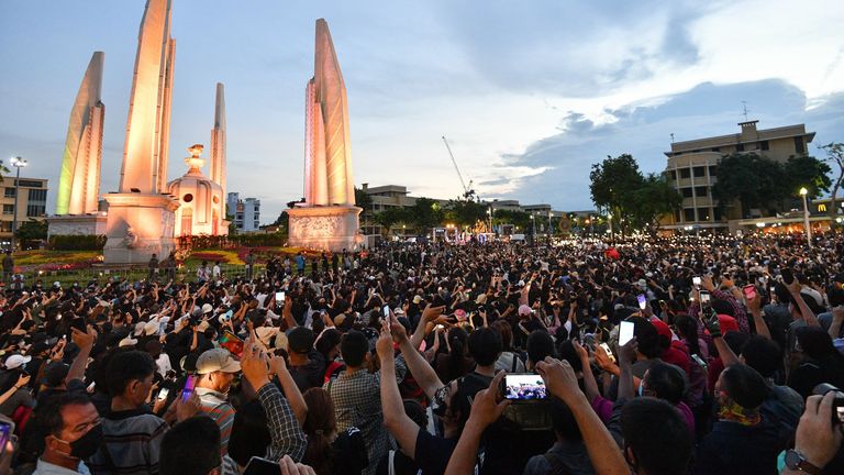 احتجاجات تايلاند: لماذا يحتج الشعب التايلاندي وما مغزى ذلك؟ | اخبار العالم